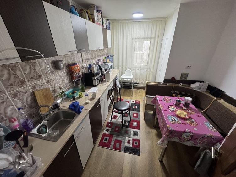 Apartament cu 3 camere decomandat, mobilat în CET
