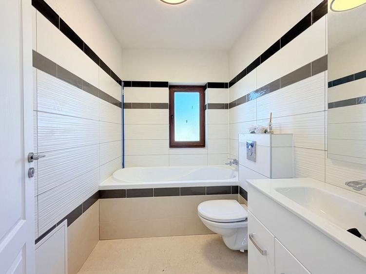 Duplex cu 5 camere cu Canalizare în Dumbrăvița