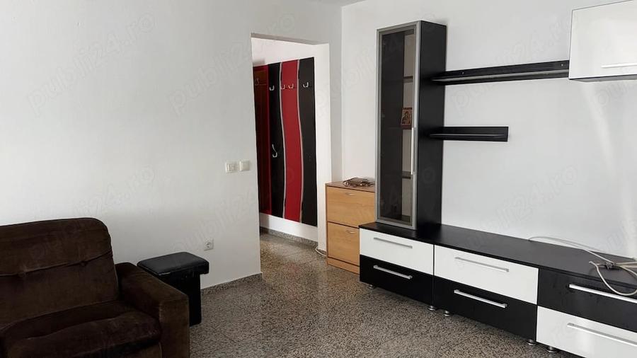 Apartament cu 3 camere semidecomandat în Cetate