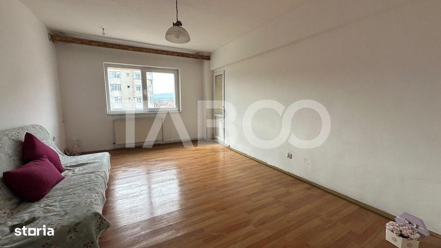 Apartament cu 3 camere decomandat în Turnișor