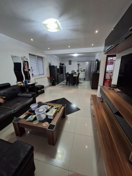Casă cu 4 camere în Cârcea