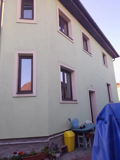 Casă cu 6 camere cu Teren 525 Mp în Central