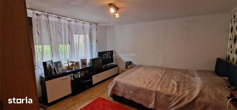 Casă cu 6 camere cu Teren 482 Mp în Central
