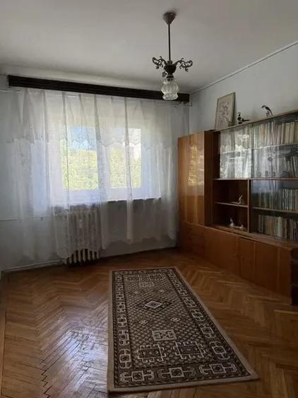 Apartament cu 3 camere decomandat în Brazda lui Novac