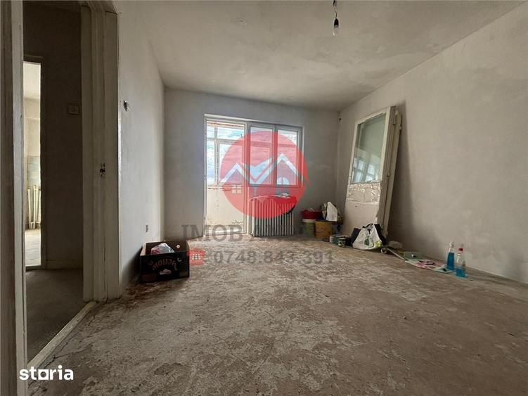 Apartament cu 3 camere decomandat în Neptun