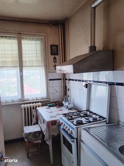 Apartament cu 3 camere semidecomandat în Andrei Mureșanu