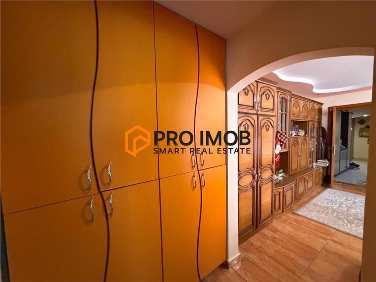 Apartament cu 3 camere decomandat, mobilat în 1 Decembrie