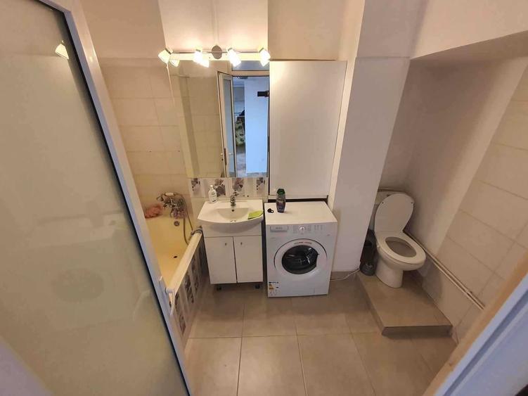 Apartament cu 4 camere decomandat în Gorjului