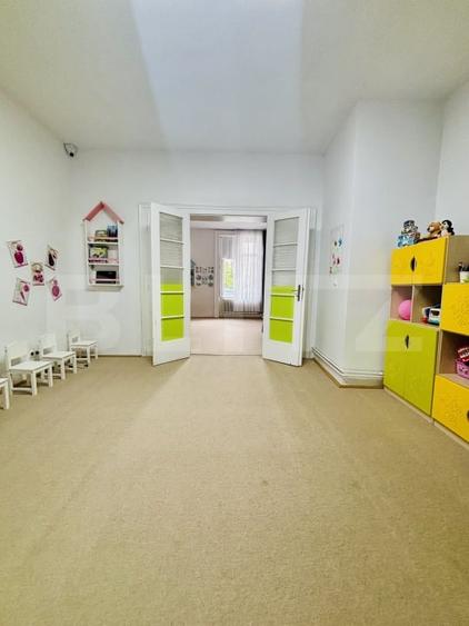 Casă individuală cu 10 camere cu Canalizare în Lunei