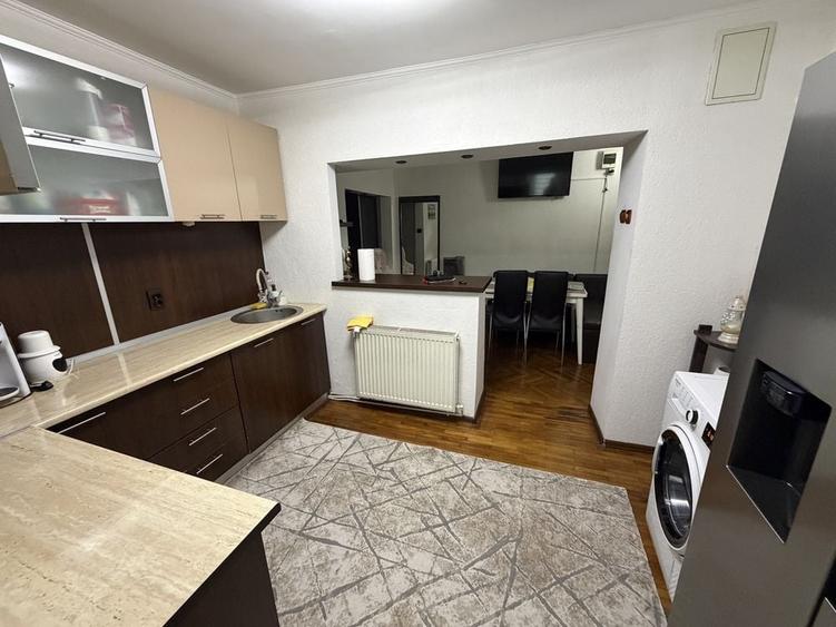 Apartament cu 3 camere decomandat în Central