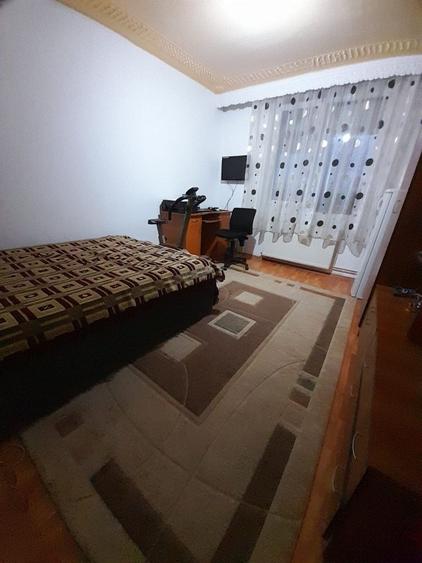 Apartament cu 3 camere decomandat în Cuzdrioara