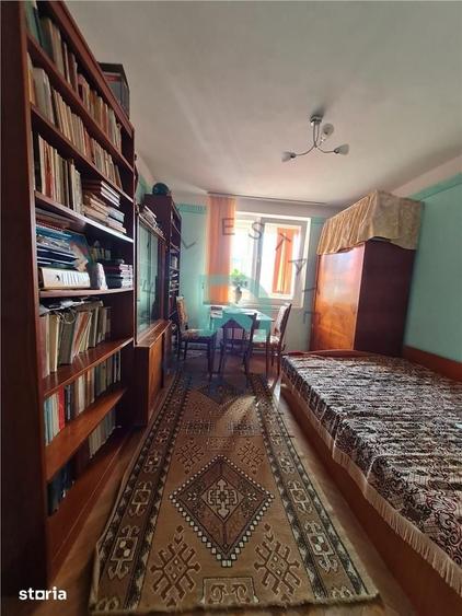 Apartament cu 3 camere decomandat în Astra