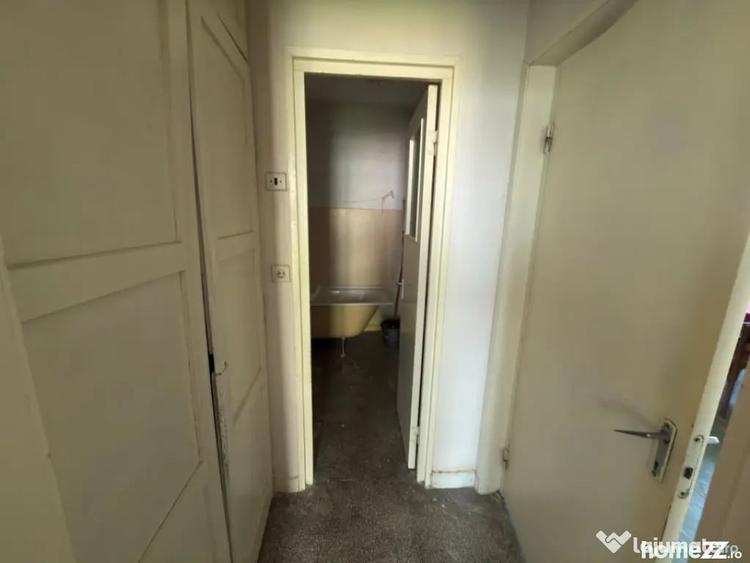 Apartament cu 3 camere semidecomandat în Central