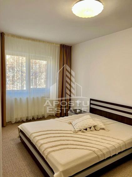 Apartament cu 3 camere semidecomandat, mobilat în Girocului