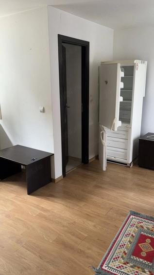 Apartament cu 2 camere semidecomandat în Schei