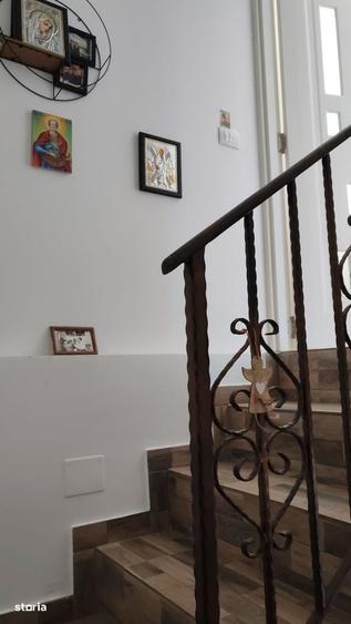 Casă cu 4 camere cu Teren 530 Mp în Răzvad