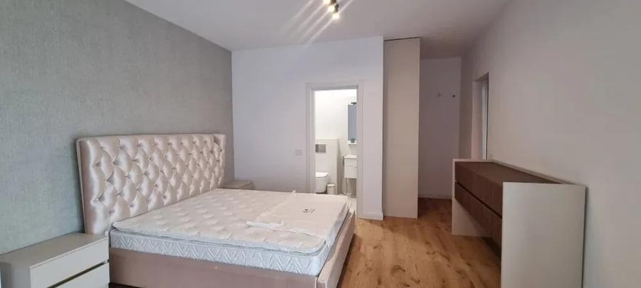 Apartament cu 3 camere semidecomandat, mobilat în Pipera