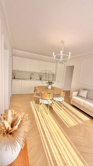 Apartament cu 3 camere semidecomandat în Florești