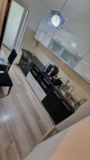 Apartament cu 3 camere decomandat în Micro 38