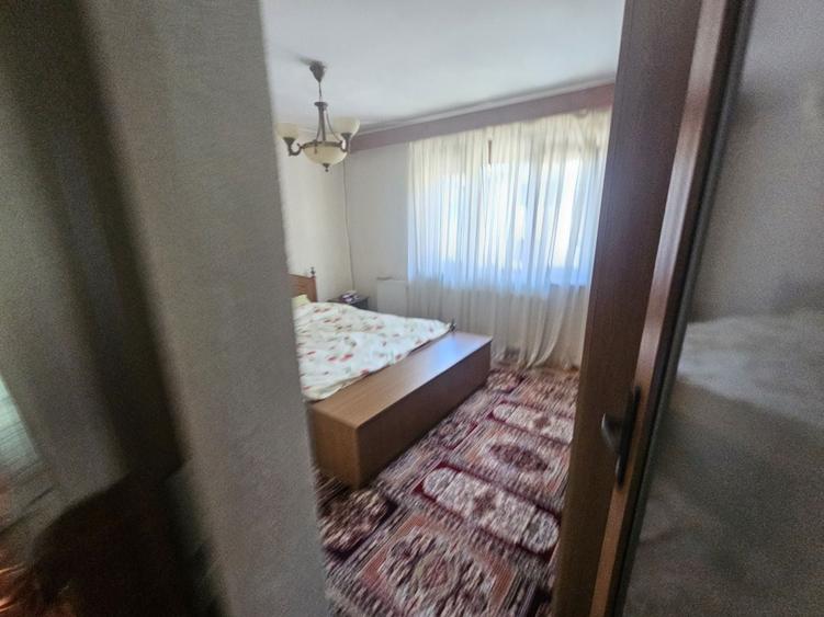 Casă individuală cu 5 camere cu Canalizare în Schei