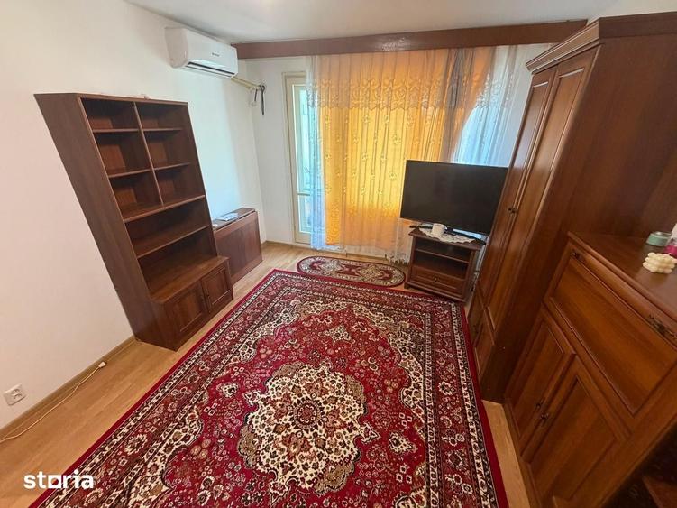 2 cam d 50 mp liber et 2/10 podu ros mob si utilat complet 400 euro - 2