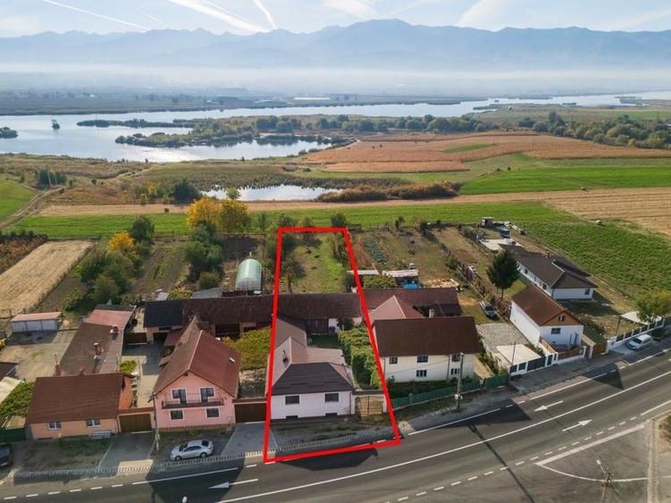 Casă individuală cu 5 camere cu Garaj în Bradu