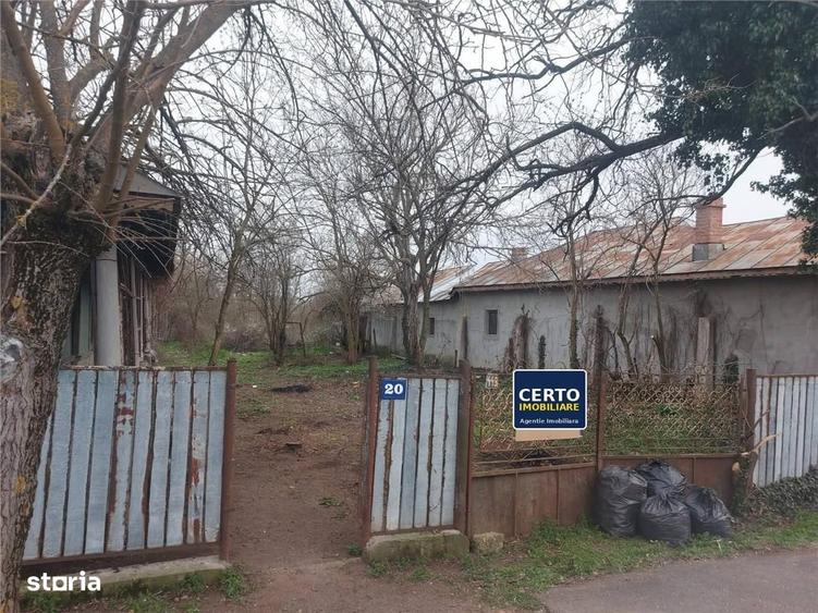 Casă cu Teren 1085 Mp în Pădureni