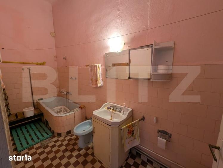 Casă cu 6 camere cu Teren 489 Mp în Lipoveni
