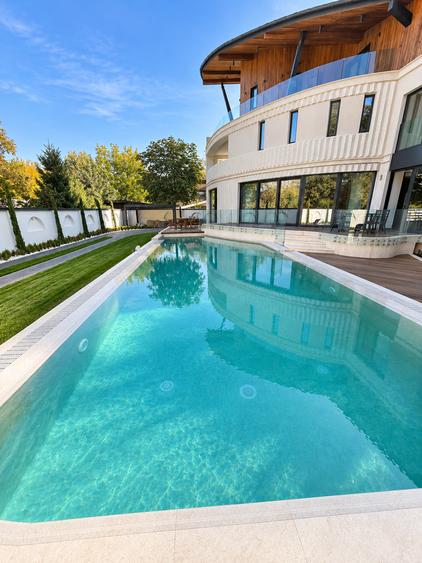 Casă cu 9 camere cu Canalizare în Băneasa