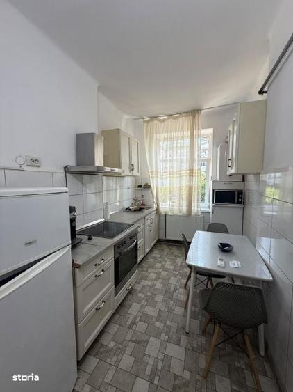 Apartament cu 3 camere semidecomandat în Central