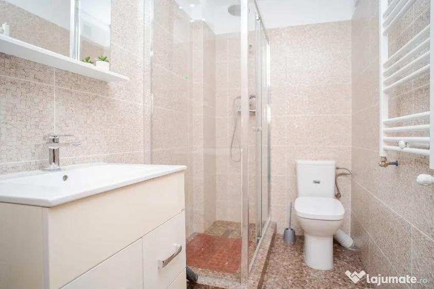 Apartament cu 3 camere decomandat în Rediu