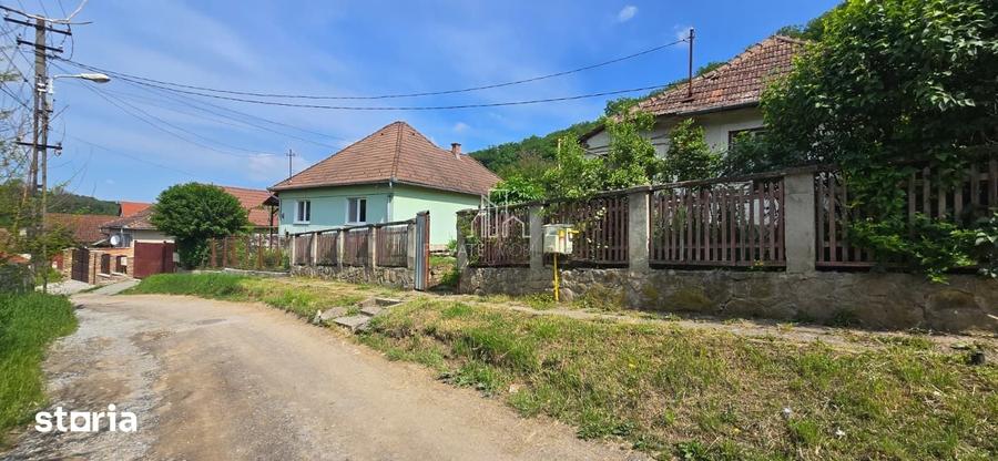Casă cu 5 camere cu Teren 881 Mp în Central