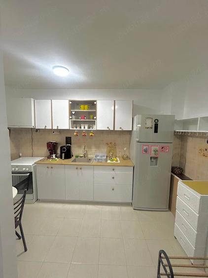 Apartament cu 3 camere decomandat în Obor