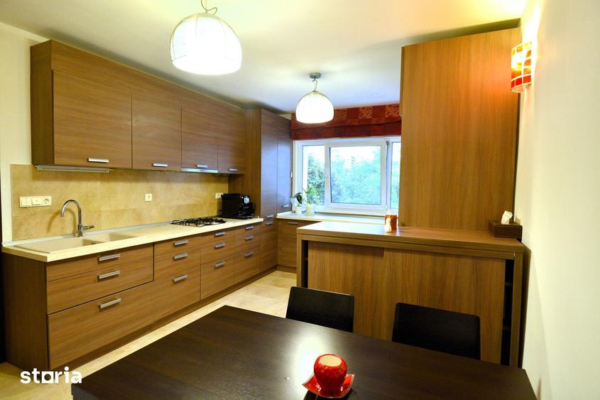 Apartament cu 4 camere în Mărăști