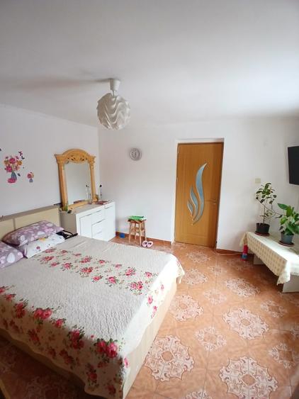 Casă cu 2 camere cu Teren 220 Mp în Mărgeanului