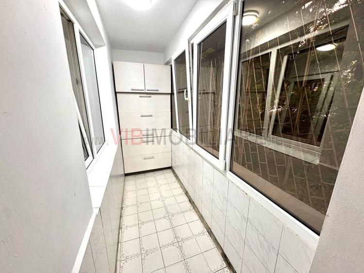 Apartament cu 3 camere semidecomandat în Giulești