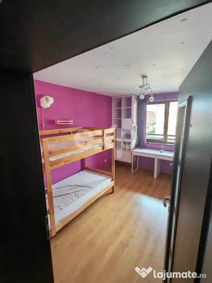 Apartament cu 3 camere decomandat în Tractorul