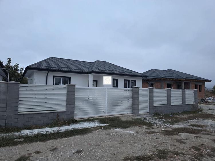 Casă individuală cu 4 camere cu Canalizare în Crevedia