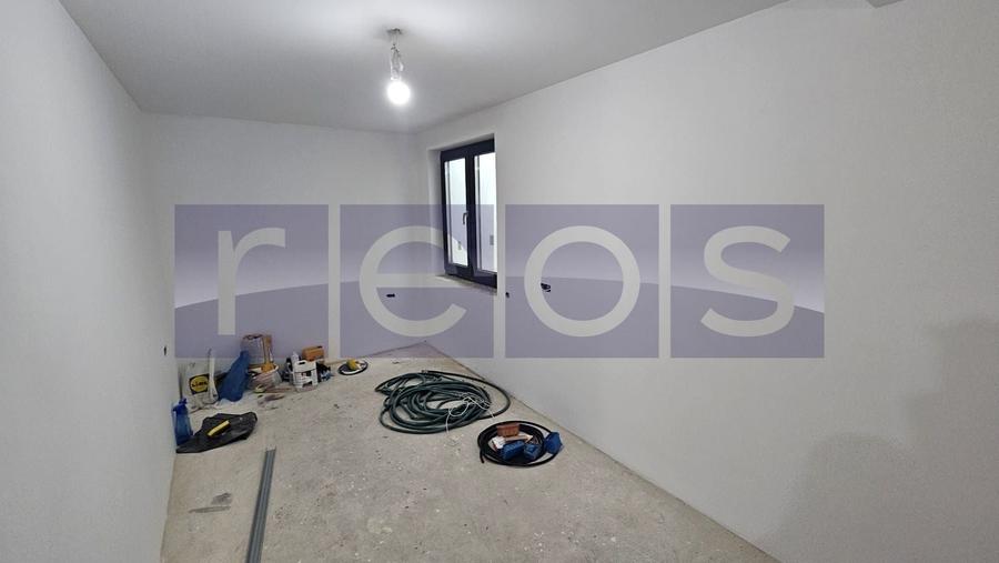 Casă individuală cu 9 camere cu Canalizare în Drumul Sării