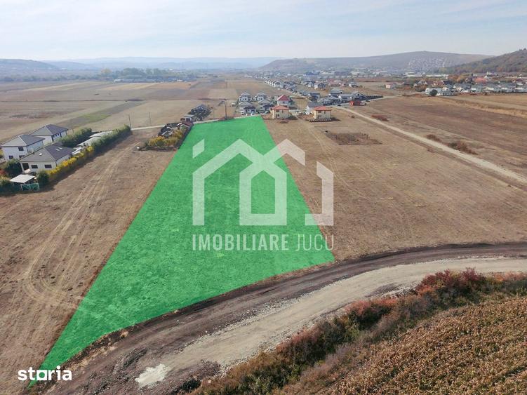 Teren de 8000 mp, în Jucu