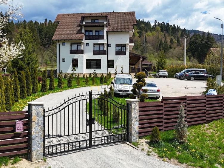 Casă individuală cu 14 camere cu Piscina în Predeal