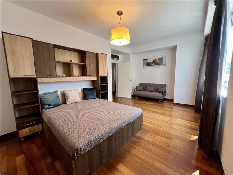 Apartament cu 5 camere decomandat, mobilat în Herăstrău