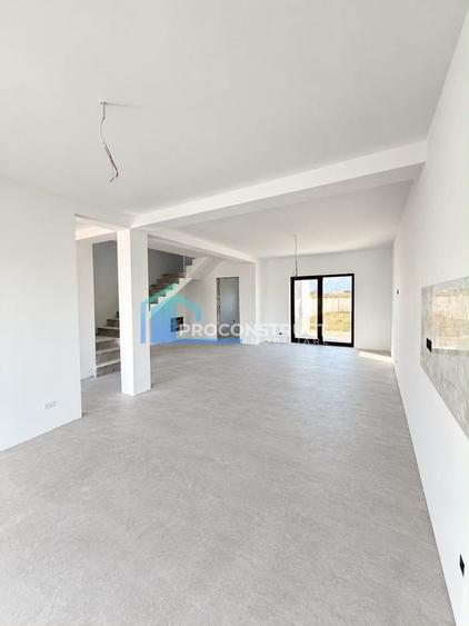 Duplex cu 4 camere cu Canalizare în Moșnița Nouă