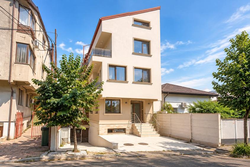Apartament cu 4 camere decomandat în Bucureștii Noi