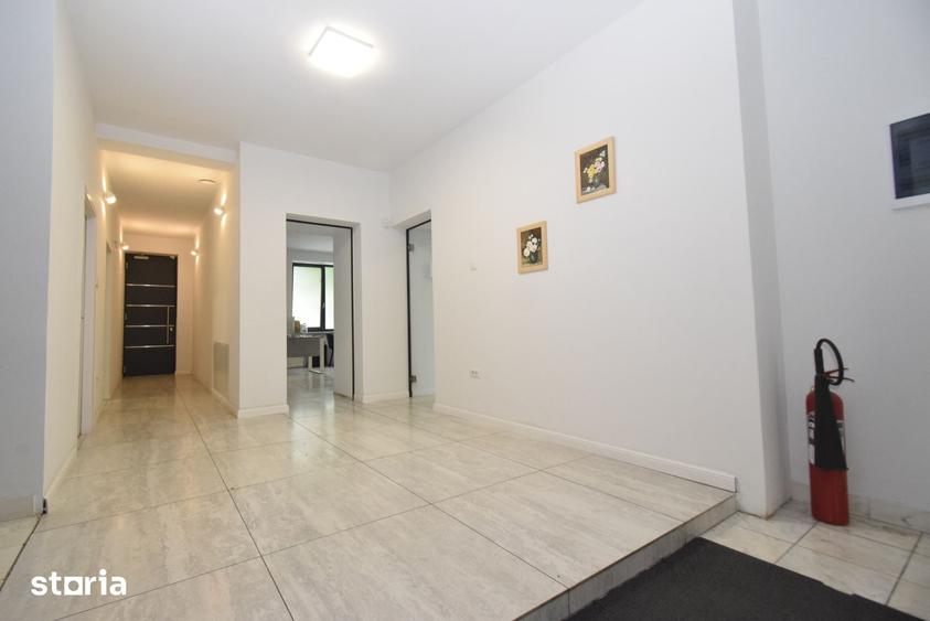 Casă cu 8 camere cu Teren 366 Mp în Calea București