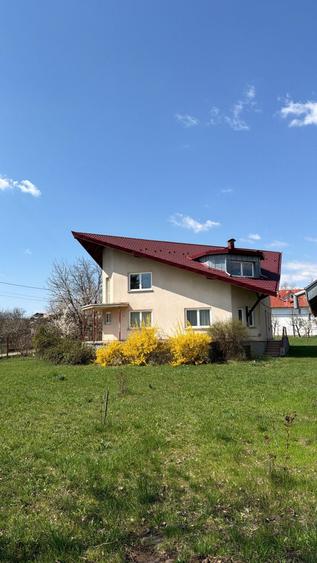 Casă cu 4 camere în Central