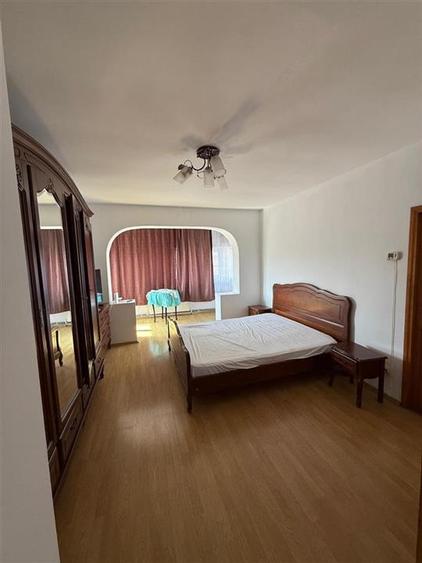 Apartament cu 3 camere decomandat, mobilat în Târgu Cucu