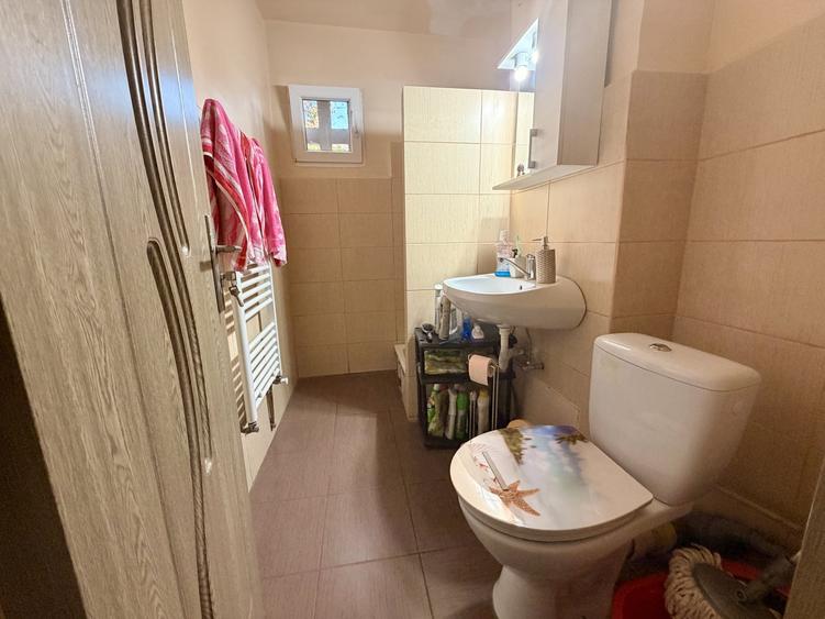 Apartament cu 3 camere semidecomandat, mobilat în Circumvalațiunii