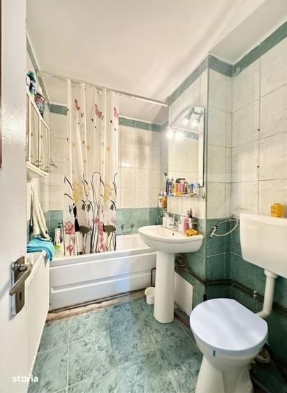 Apartament cu 4 camere decomandat în Lipovei