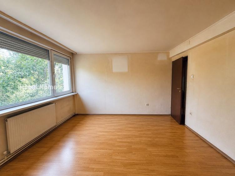 Apartament cu 3 camere decomandat în Tineretului